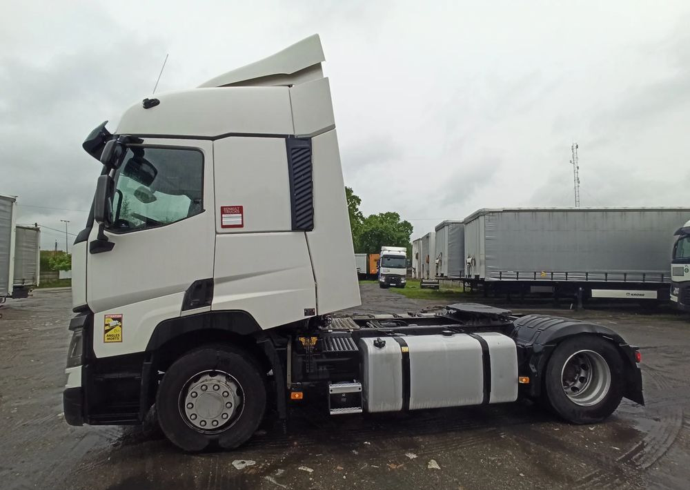 Renault T - Nyergesvontató: 4 kép. Renault T - Nyergesvontató: 4 kép.