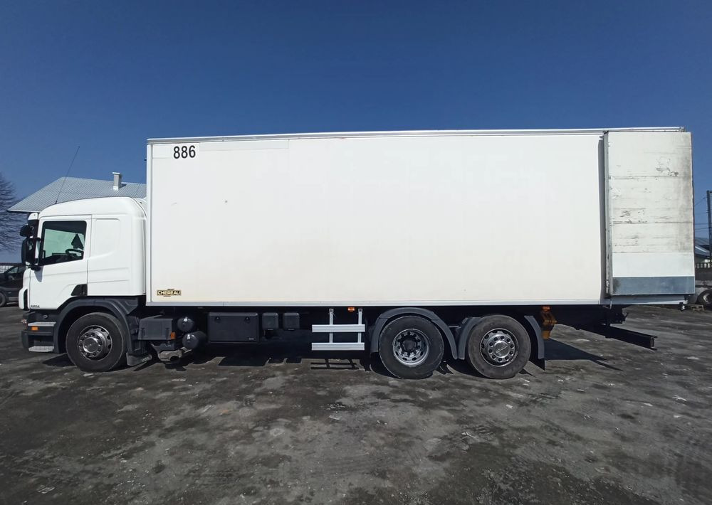 Scania B6X2 - Hőszigetelt teherautó: 2 kép. Scania B6X2 - Hőszigetelt teherautó: 2 kép.