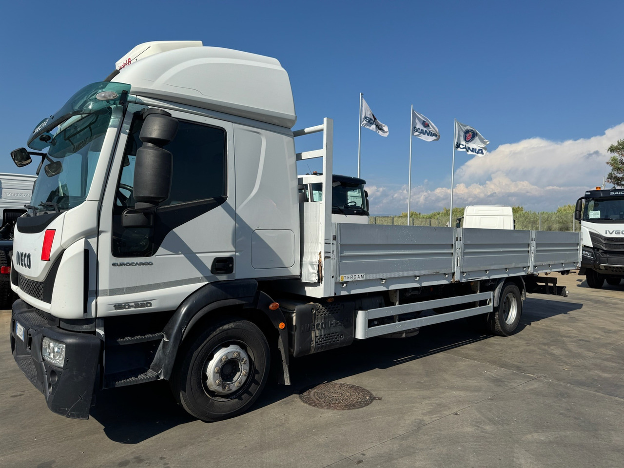 IVECO 160E - Platós teherautó: 3 kép. IVECO 160E - Platós teherautó: 3 kép.