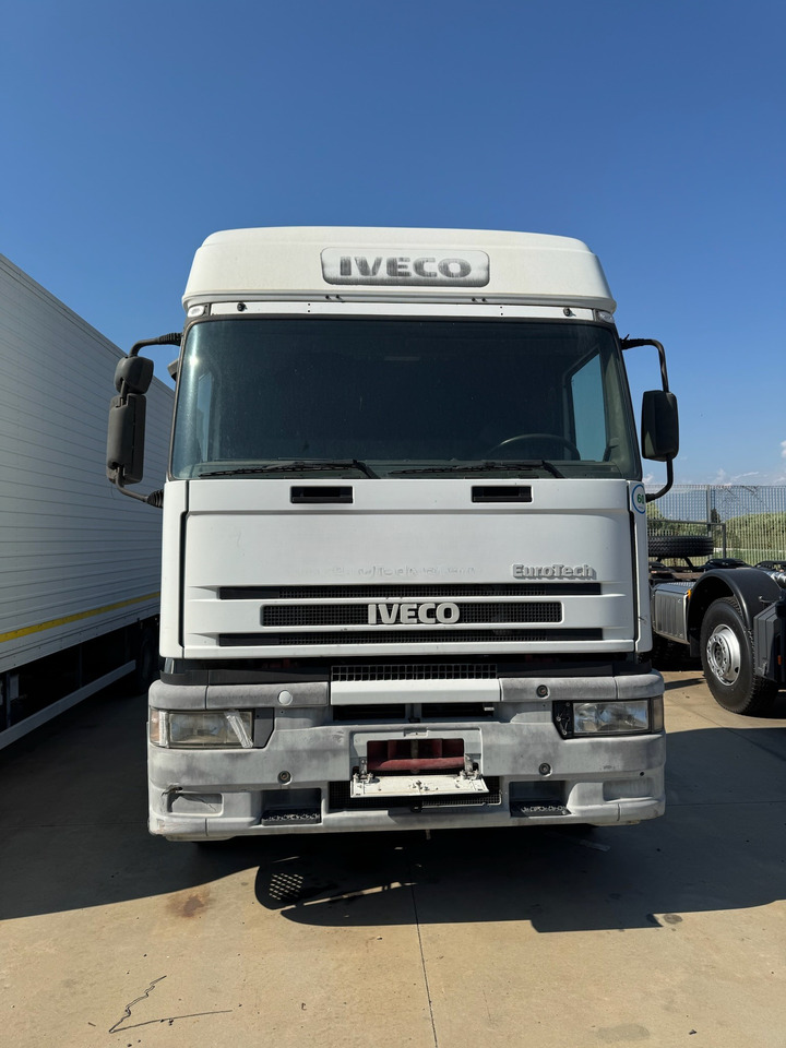 IVECO MAGIRUS 240E42 Gancio Scarrabile - Horgos rakodó teherautó: 1 kép. IVECO MAGIRUS 240E42 Gancio Scarrabile - Horgos rakodó teherautó: 1 kép.