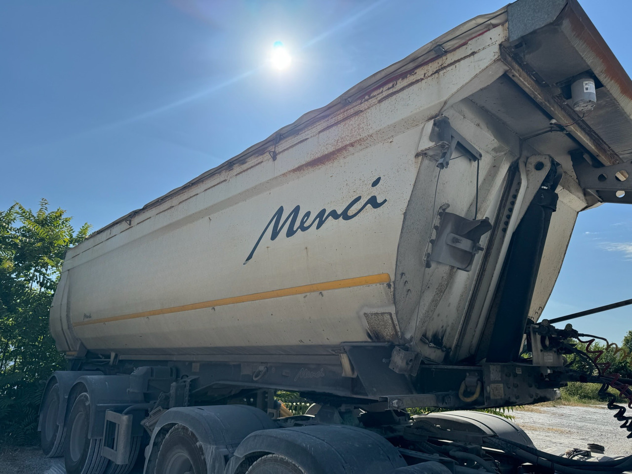 MENCI Semirimorchio Ribaltabile Mezzo d'opera - Félpótkocsi billenőplatós: 1 kép. MENCI Semirimorchio Ribaltabile Mezzo d'opera - Félpótkocsi billenőplatós: 1 kép.