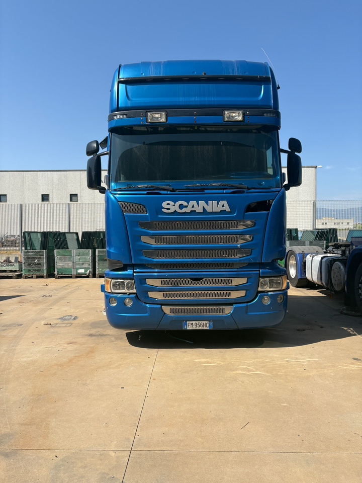 SCANIA R 500 LA4X2 A - Nyergesvontató: 1 kép. SCANIA R 500 LA4X2 A - Nyergesvontató: 1 kép.