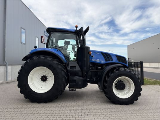 NEW HOLLAND New Holland T8.350 PLMi Genesis - Traktor: 2 kép. NEW HOLLAND New Holland T8.350 PLMi Genesis - Traktor: 2 kép.