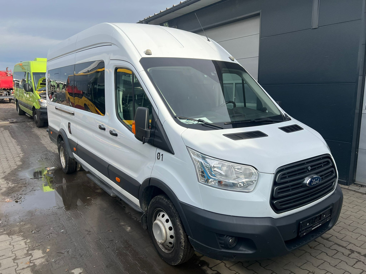 FORD TRANSIT - Minibusz, Kisbusz: 2 kép. FORD TRANSIT - Minibusz, Kisbusz: 2 kép.