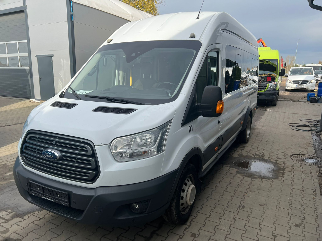 FORD TRANSIT - Minibusz, Kisbusz: 1 kép. FORD TRANSIT - Minibusz, Kisbusz: 1 kép.