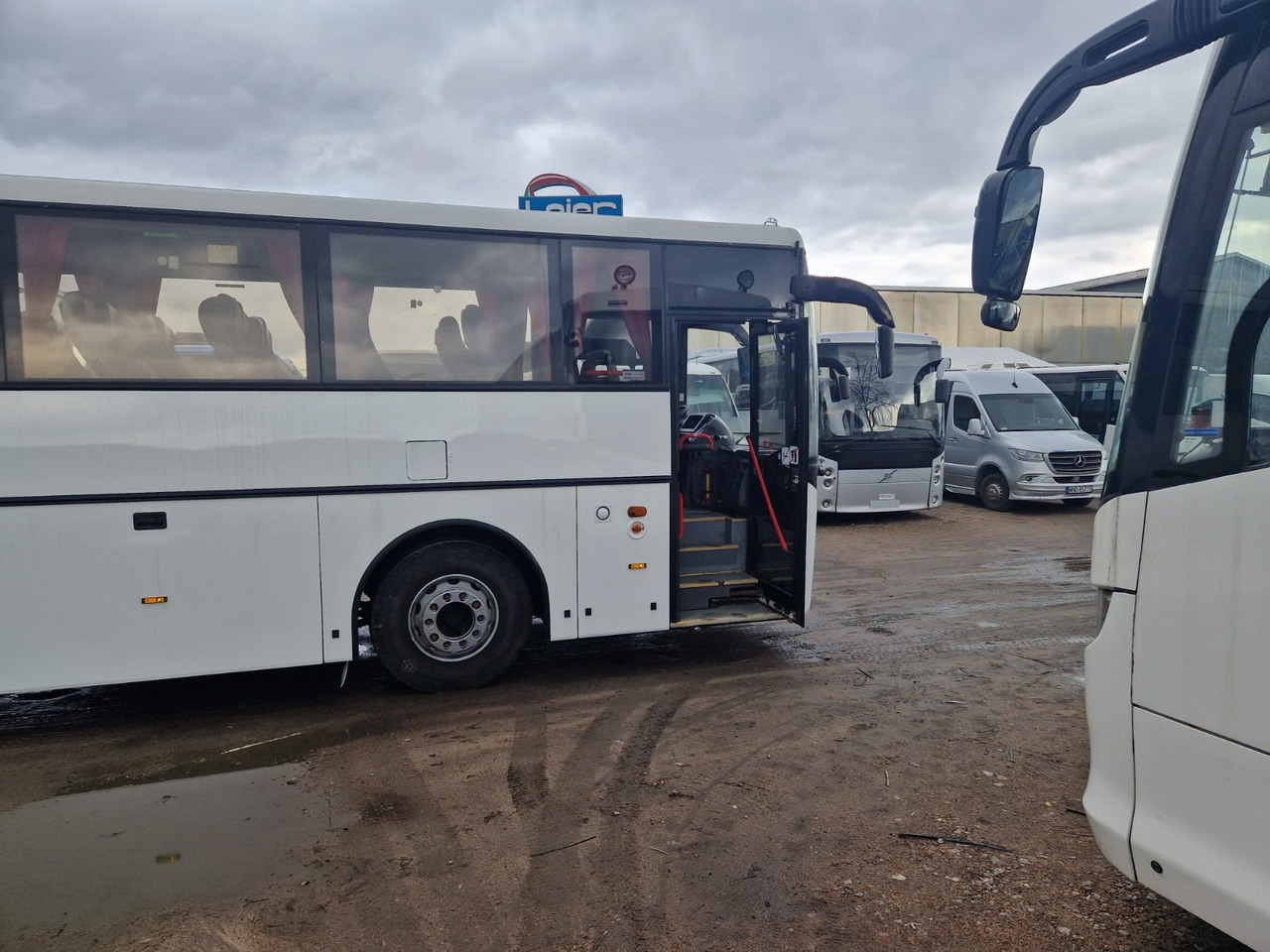 VOLVO B12B VEST HORISONT - Távolsági busz: 5 kép. VOLVO B12B VEST HORISONT - Távolsági busz: 5 kép.