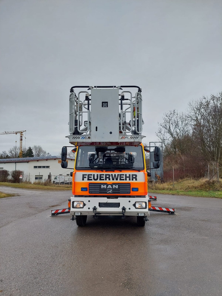 MAN L2000 14.284 4x2 / Iveco Magirus DLK 23-12 CS - Tűzoltóautó: 3 kép. MAN L2000 14.284 4x2 / Iveco Magirus DLK 23-12 CS - Tűzoltóautó: 3 kép.