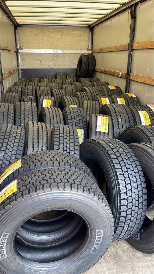 GITI 315 / 70 R 22,5 - Gumiabroncs: 2 kép. GITI 315 / 70 R 22,5 - Gumiabroncs: 2 kép.