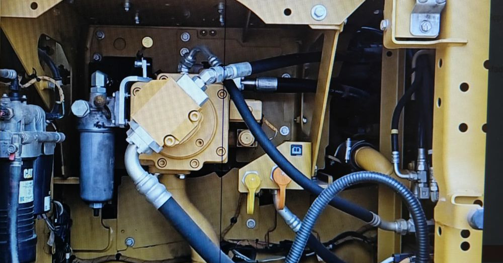 Caterpillar cat 320 - Lánctalpas kotró: 2 kép. Caterpillar cat 320 - Lánctalpas kotró: 2 kép.