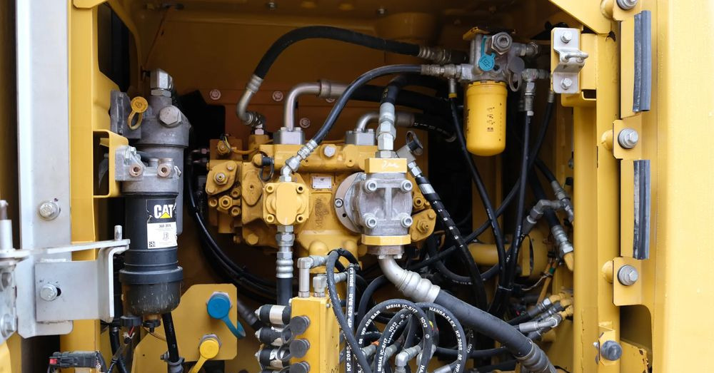 Caterpillar cat 320EL - Lánctalpas kotró: 4 kép. Caterpillar cat 320EL - Lánctalpas kotró: 4 kép.