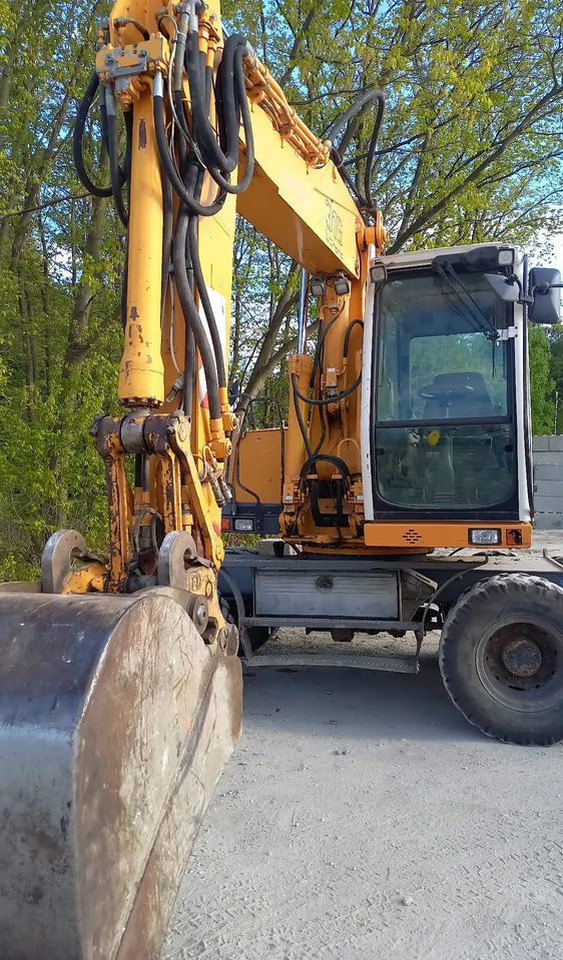 Liebherr A316 - Gumikerekes kotró: 2 kép. Liebherr A316 - Gumikerekes kotró: 2 kép.