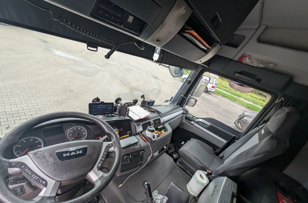 MAN TRUCK TGL - Ponyvás teherautó: 3 kép. MAN TRUCK TGL - Ponyvás teherautó: 3 kép.