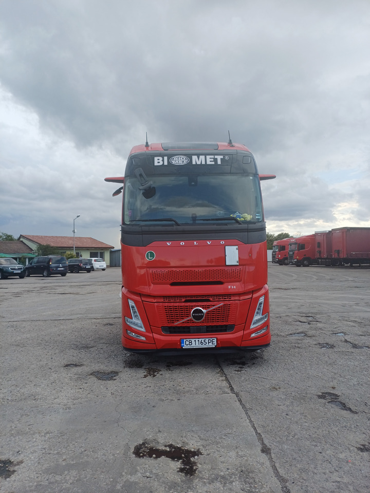 VOLVO FH 460T 4x2T , AERO , 3 PIECES - Nyergesvontató: 3 kép. VOLVO FH 460T 4x2T , AERO , 3 PIECES - Nyergesvontató: 3 kép.