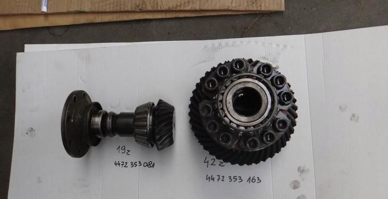 JOHN DEERE DYFER zf 4472353081 4472353163 atak tal - Differenciálmű - Mezőgazdasági gépek: 1 kép. JOHN DEERE DYFER zf 4472353081 4472353163 atak tal - Differenciálmű - Mezőgazdasági gépek: 1 kép.