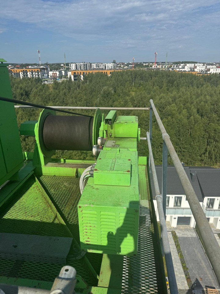 Liebherr 112 EC-H Litronic - Toronydaru: 3 kép. Liebherr 112 EC-H Litronic - Toronydaru: 3 kép.