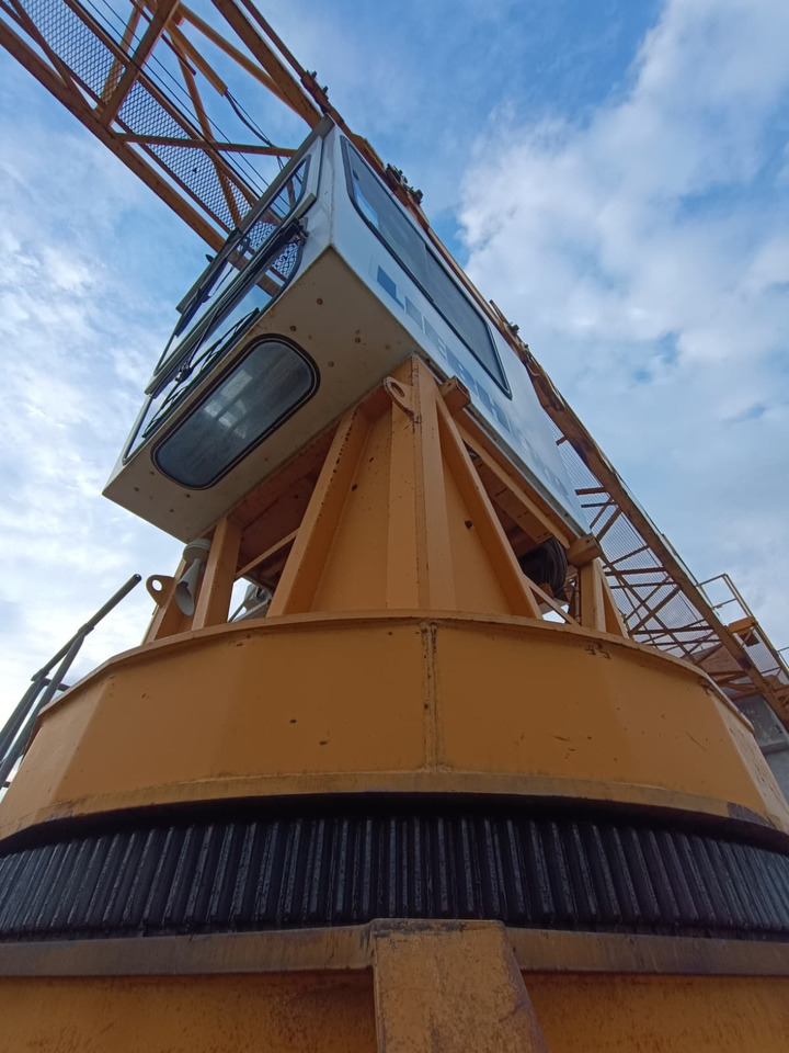 Liebherr 112 EC-H Litronic - Toronydaru: 1 kép. Liebherr 112 EC-H Litronic - Toronydaru: 1 kép.