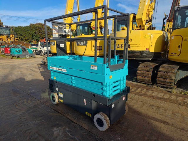 AIRMAN ENTL061 - Ollós emelő: 3 kép. AIRMAN ENTL061 - Ollós emelő: 3 kép.