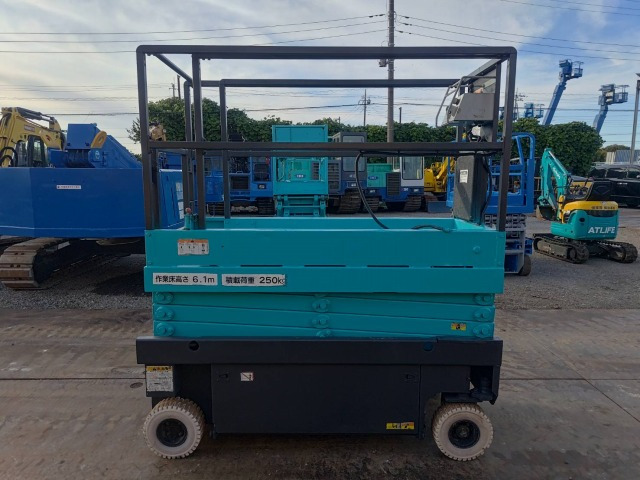 AIRMAN ENTL061 - Ollós emelő: 5 kép. AIRMAN ENTL061 - Ollós emelő: 5 kép.