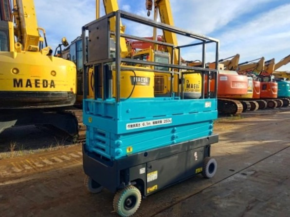 AIRMAN ENTL061 - Ollós emelő: 1 kép. AIRMAN ENTL061 - Ollós emelő: 1 kép.