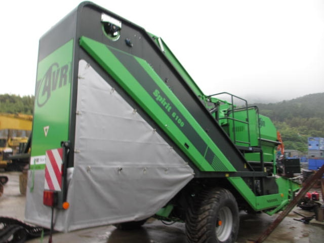 AVR SPIRIT6100 - Burgonyakombájn: 2 kép. AVR SPIRIT6100 - Burgonyakombájn: 2 kép.