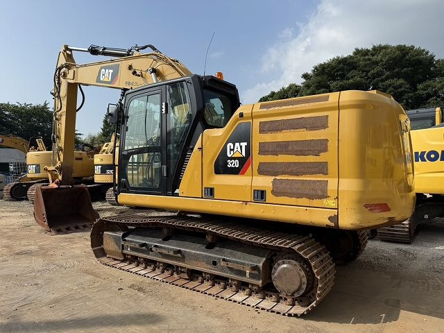CAT 320-07A - Lánctalpas kotró: 3 kép. CAT 320-07A - Lánctalpas kotró: 3 kép.