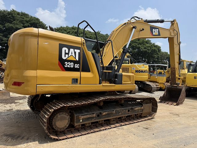 CAT 320-07B - Lánctalpas kotró: 5 kép. CAT 320-07B - Lánctalpas kotró: 5 kép.