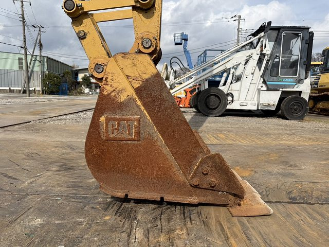 Lánctalpas kotró CAT 320DL-E: 11 kép.