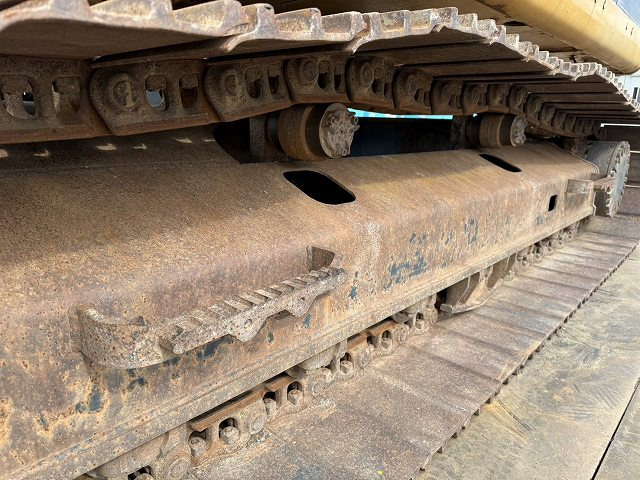 Lánctalpas kotró CAT 320DL-E: 17 kép.