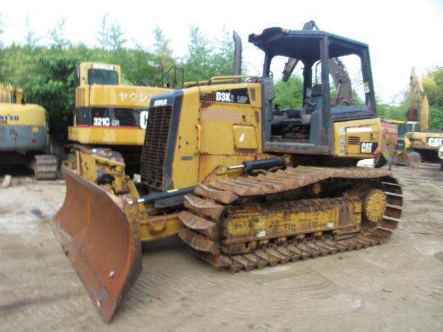 CAT D3K2 - Buldózer: 1 kép. CAT D3K2 - Buldózer: 1 kép.