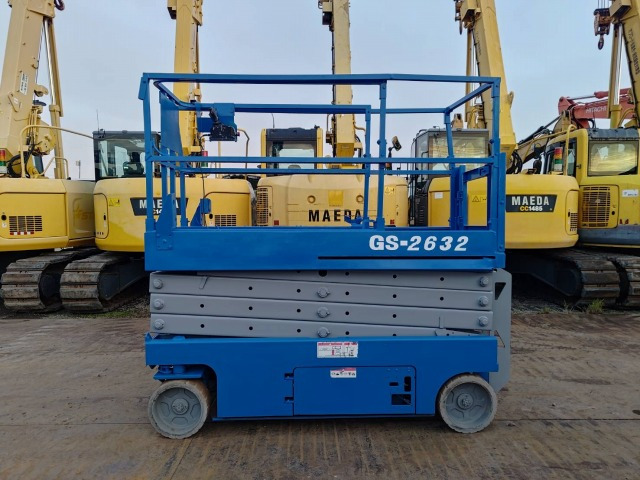 GENIE GS-2632 - Ollós emelő: 2 kép. GENIE GS-2632 - Ollós emelő: 2 kép.