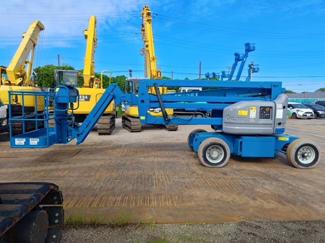 GENIE Z-45/25JRT - Személyemelő: 2 kép. GENIE Z-45/25JRT - Személyemelő: 2 kép.
