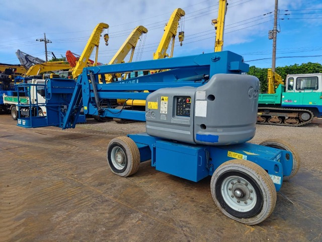 GENIE Z-45/25JRT - Személyemelő: 3 kép. GENIE Z-45/25JRT - Személyemelő: 3 kép.