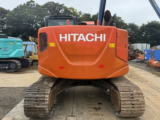 HITACHI ZX135USK-5B - Lánctalpas kotró: 4 kép. HITACHI ZX135USK-5B - Lánctalpas kotró: 4 kép.