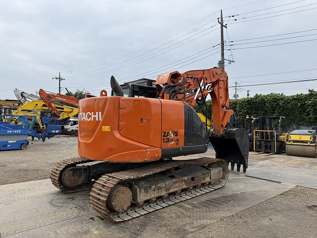HITACHI ZX135USK-5B - Lánctalpas kotró: 4 kép. HITACHI ZX135USK-5B - Lánctalpas kotró: 4 kép.