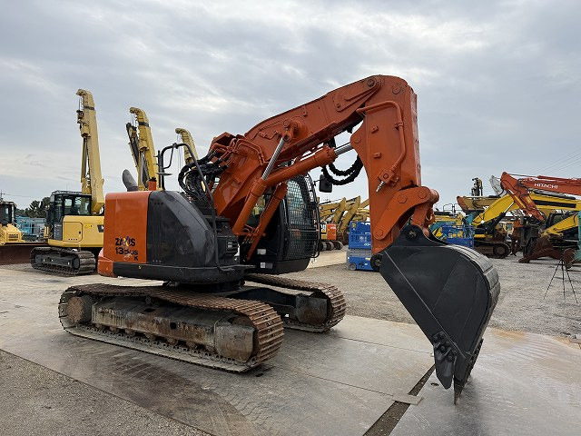 HITACHI ZX135USK-5B - Lánctalpas kotró: 2 kép. HITACHI ZX135USK-5B - Lánctalpas kotró: 2 kép.