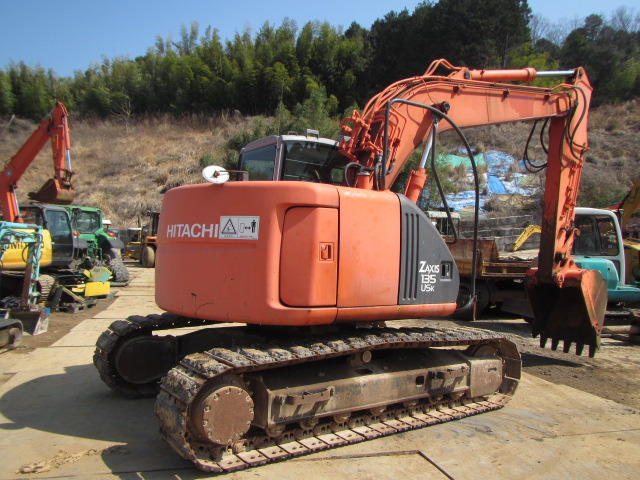 HITACHI ZX135USK - Lánctalpas kotró: 4 kép. HITACHI ZX135USK - Lánctalpas kotró: 4 kép.
