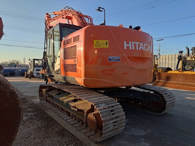 HITACHI ZX225USRLCMH-5B - Lánctalpas kotró: 3 kép. HITACHI ZX225USRLCMH-5B - Lánctalpas kotró: 3 kép.