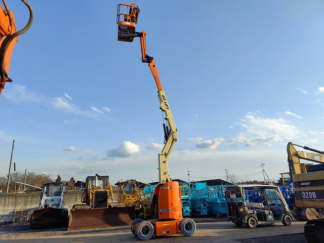 Személyemelő JLG E300AJP: 9 kép.