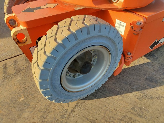 Személyemelő JLG E300AJP: 19 kép.