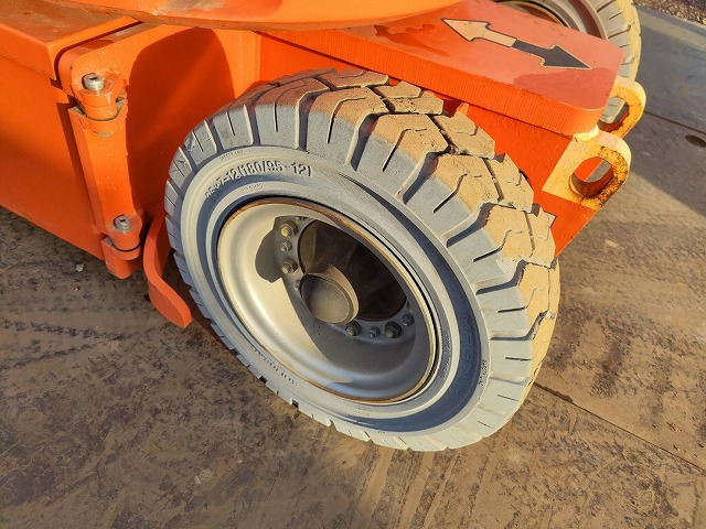 Személyemelő JLG E300AJP: 20 kép.