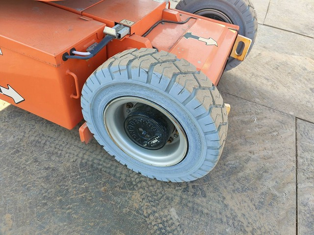 Személyemelő JLG E300AJP: 18 kép.