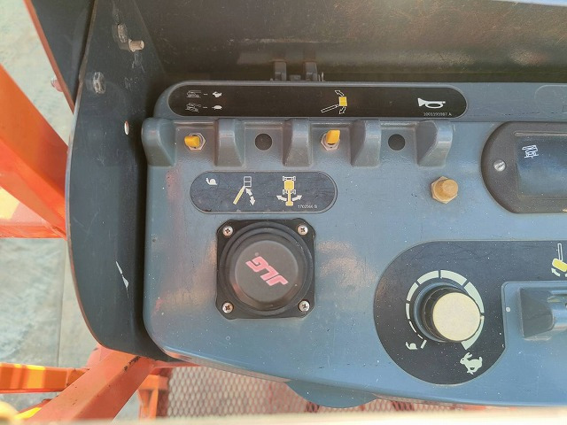 Személyemelő JLG E300AJP: 16 kép.