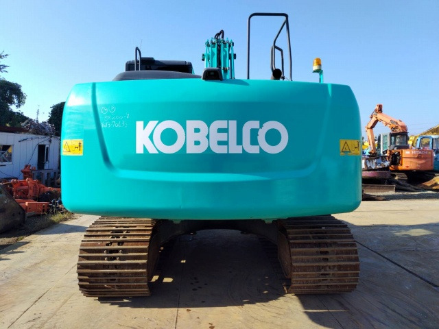 KOBELCO SK200-9 - Lánctalpas kotró: 4 kép. KOBELCO SK200-9 - Lánctalpas kotró: 4 kép.