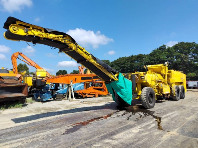 KOMATSU GC380F-2 - Aszfaltmaró: 5 kép. KOMATSU GC380F-2 - Aszfaltmaró: 5 kép.