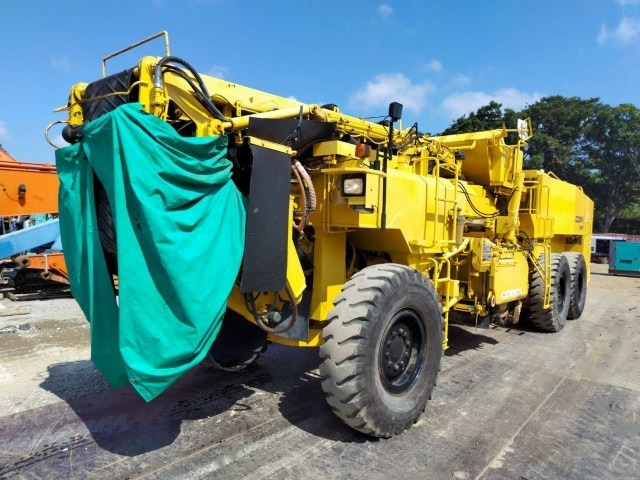 KOMATSU GC380F-2 - Aszfaltmaró: 1 kép. KOMATSU GC380F-2 - Aszfaltmaró: 1 kép.