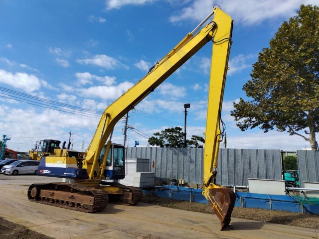 KOMATSU PC200LC-5 - Lánctalpas kotró: 5 kép. KOMATSU PC200LC-5 - Lánctalpas kotró: 5 kép.