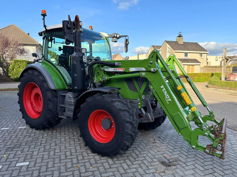 Fendt 313 Vario FendtOne + Fendt Cargo 4x75 - Traktor: 4 kép. Fendt 313 Vario FendtOne + Fendt Cargo 4x75 - Traktor: 4 kép.