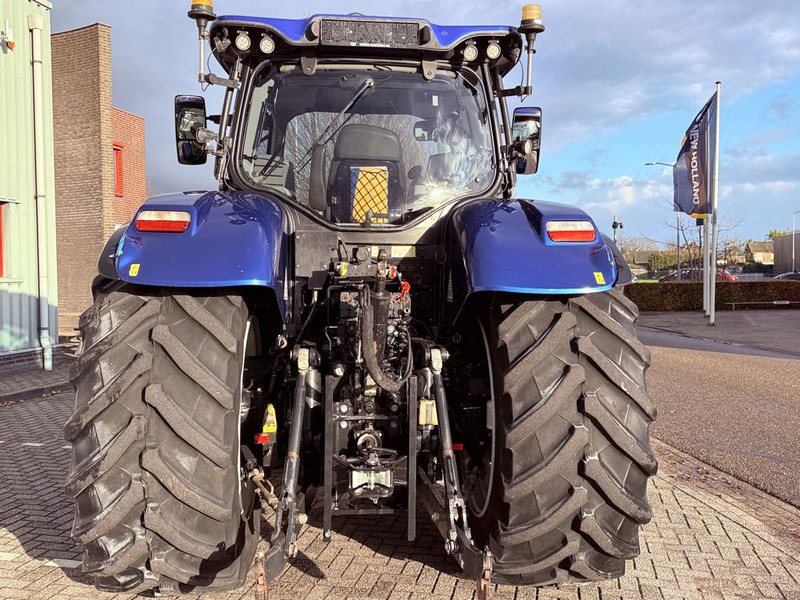 New Holland T7.270 AC Stage V Blue Power - Traktor: 5 kép. New Holland T7.270 AC Stage V Blue Power - Traktor: 5 kép.