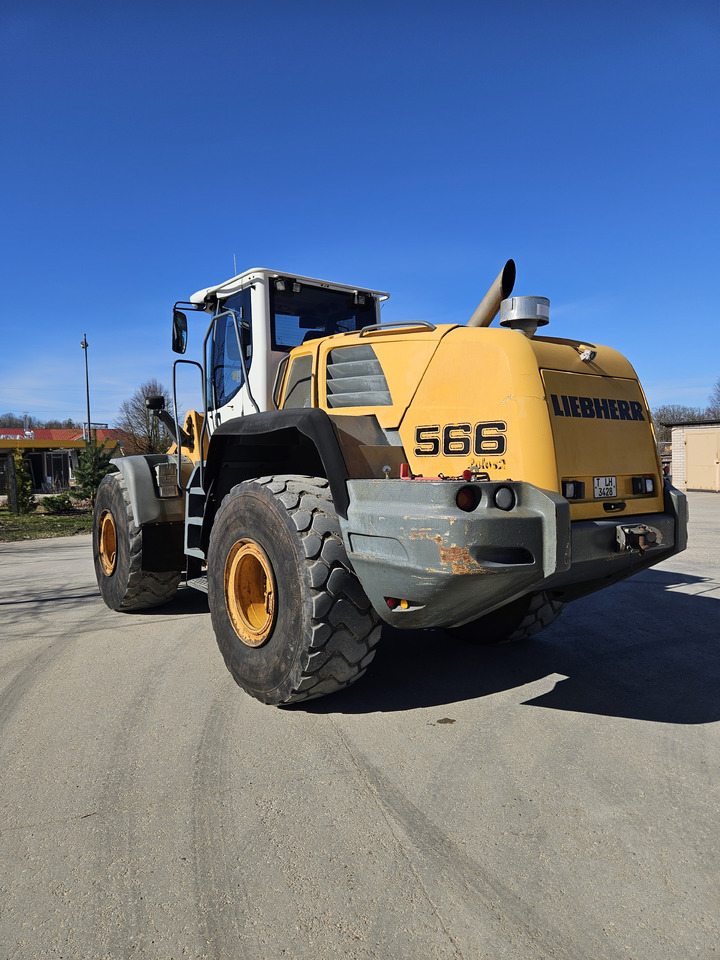 LIEBHERR L566 - Gumikerekes homlokrakodó: 2 kép. LIEBHERR L566 - Gumikerekes homlokrakodó: 2 kép.