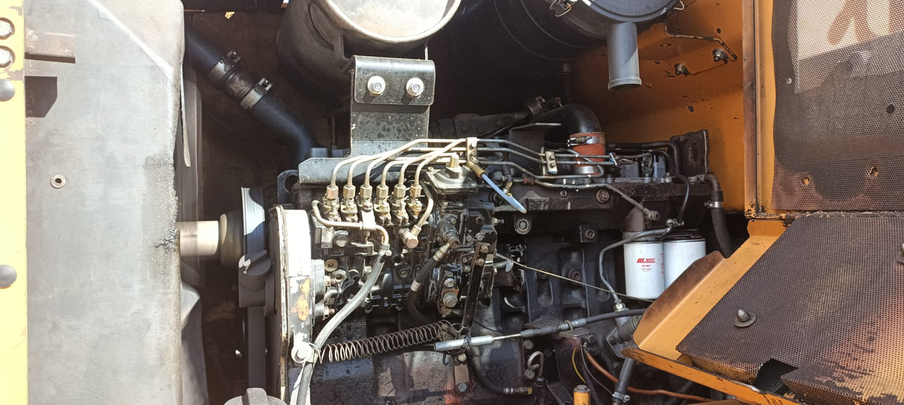 CASAE 812C - Gumikerekes homlokrakodó: 4 kép. CASAE 812C - Gumikerekes homlokrakodó: 4 kép.